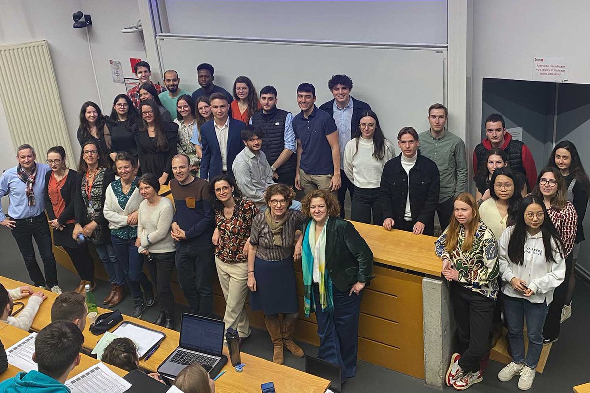 Le Prix Nobel IAE fête sa deuxième édition ! Dans le cadre des cours d'introduction à la Recherche en Master 1, les étudiants ont mené en équipe un projet de recherche sur la thématique "Innovation et management".
Plus d'infos 👇
grenoble-iae.fr/menu-principal…