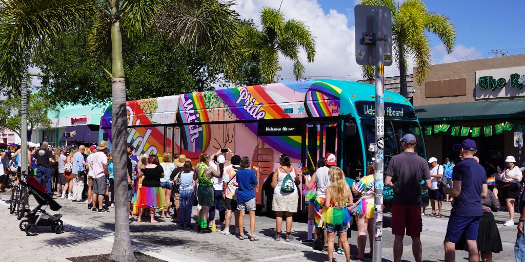 palm_tran's tweet photo. Palm Tran had a great time at the @CompassCenter Pride Parade yesterday in @LakeWorthBchPBC, handing out rainbow flags, and showing off our new Rainbow Bus. Check out these photos!
#lakeworthpride #LoveIsLove #Pride2023 #CompassPride https://t.co/2ifD4Udyt8