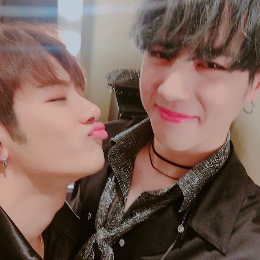 KYUMSOURCE's tweet photo. Happiest of birthdays our jackson🤍 
One of the most hardworking people ever, the kindest soul, a wonderful friend, but most importantly, an amazing artist  #MAGICMANJacksonDay https://t.co/QxIC6BGpKm