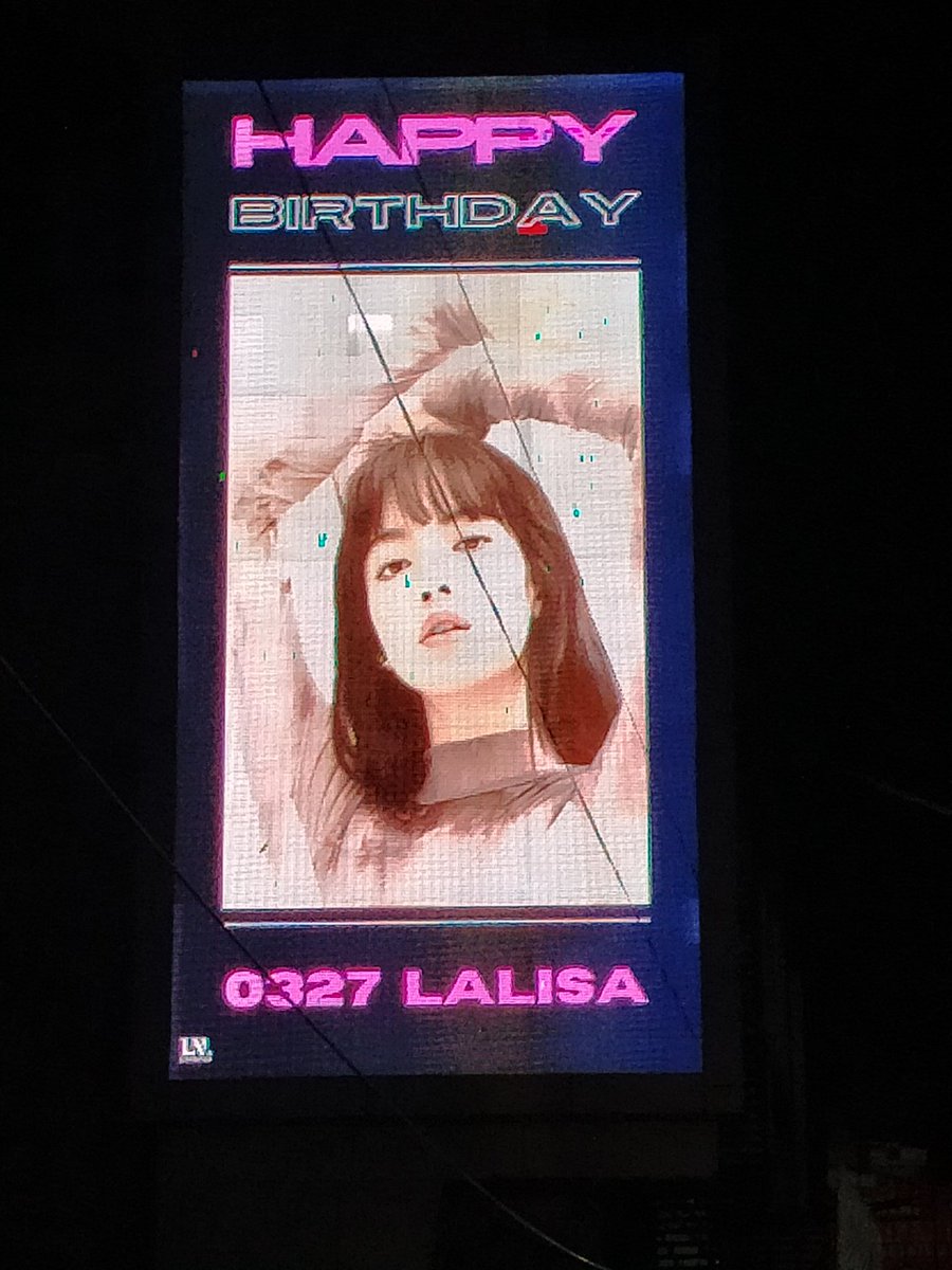 hereforbplisa's tweet photo. Look who i found XD 
thank you for the hardwork @CREW_LISANESIA

Happy Birthday Lisa, may you always shines

SAY LALISA DAY
#26EdelweissForLISA 
#TheGreatestLalisaDay
#락스타_팝스타_라리사_생일날 https://t.co/seGJYF29UL