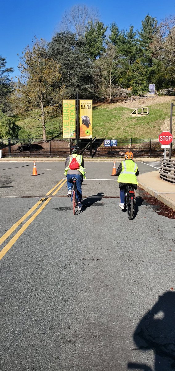 bikelbss's tweet photo. @JorgeATorrico @VaRailExpress @wmata @ffxconnector @DCCirculator @NoVaTransit @VaDOTNOVA @DDOTDC @NPSNewsDC @AlexandriaBPAC @ArlingtonBike @BikeFairfax Our students biked from Burke to Franconia, took the train then from Arlington Cemetary > Tidal Basin then the National Zoo.

We saw much more, less stress, more exercise &amp; more  sustainably.

Biked to @wmata Arlington Cemetary, then @ffxconnector 310. (21 miles total) https://t.co/s7wHh52LOI