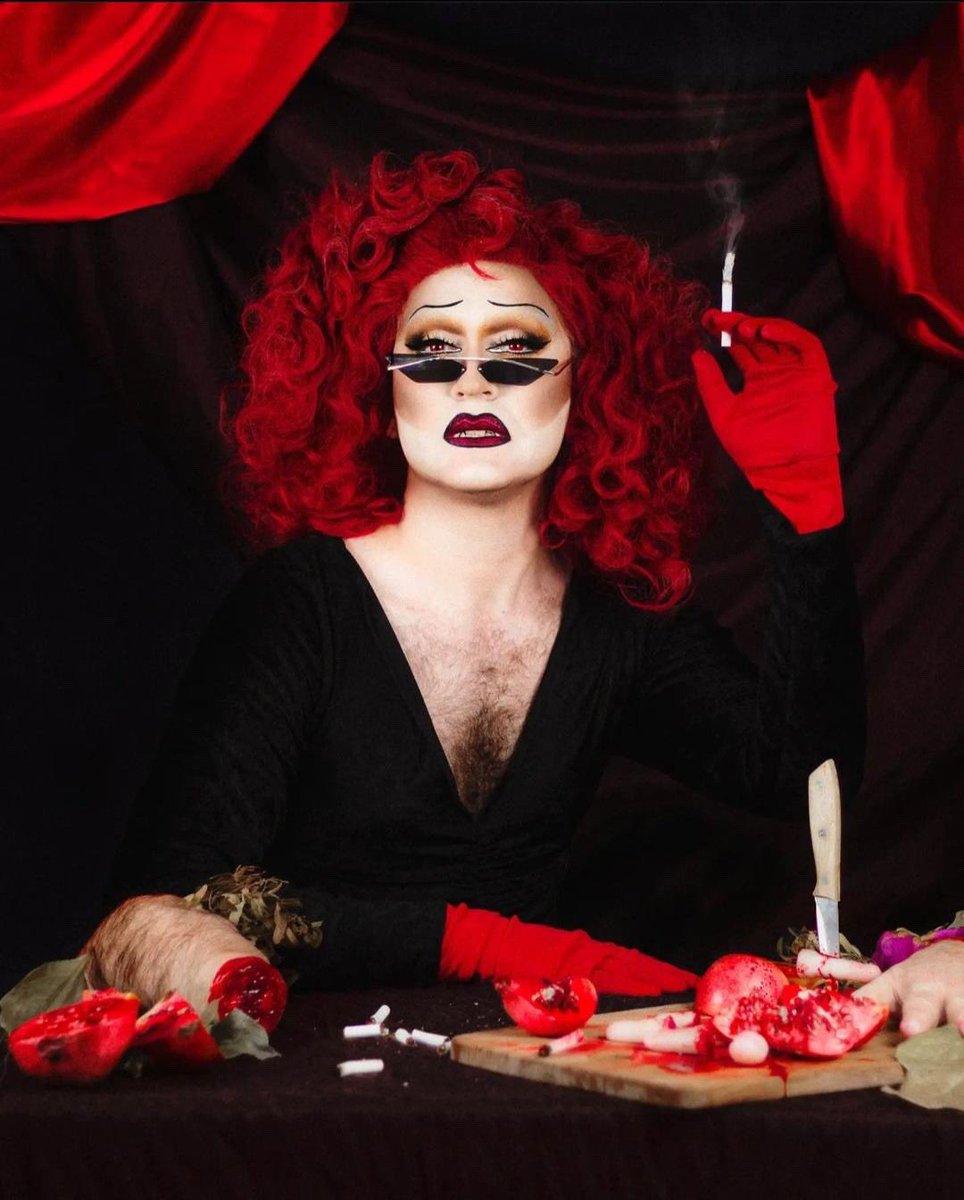 SabbySamuel's tweet photo. This is how @LilithFairYYC waits for you to get a ticket for her Red Deer show. 

@gaycalgary 

Link in bio 👸🏻👸🏻👸🏻🌷🌷 https://t.co/lKNeOTbVOQ