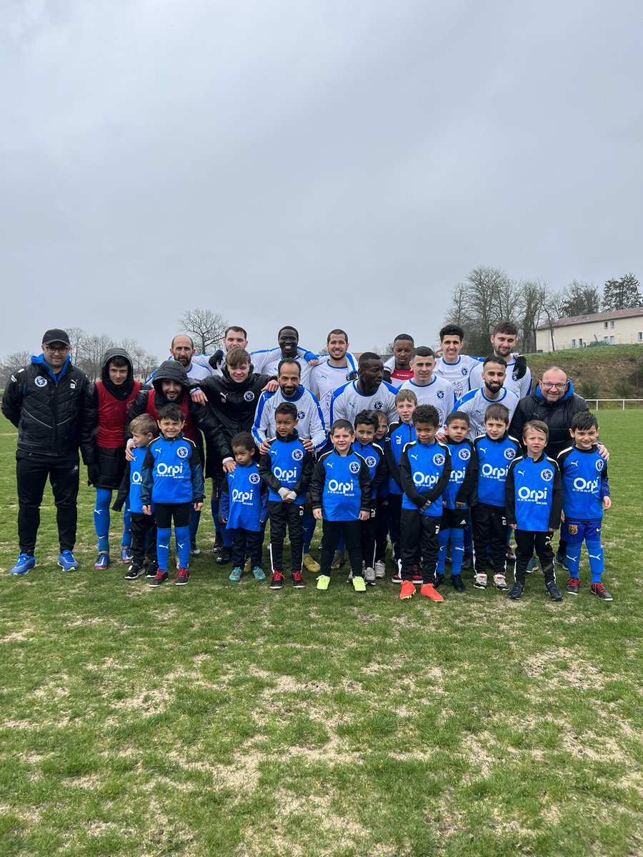 SCVerneuil's tweet photo. Match nul 1/1 contre @LaRocheRivieres

⚽️ Dramé 

Merci à nos petits U7 qui ont accompagné l’équipe fanion sous une météo exécrable !!!!

#TeamScv

🔥⚽️🔵⚪️ https://t.co/ScOdPuz8e9