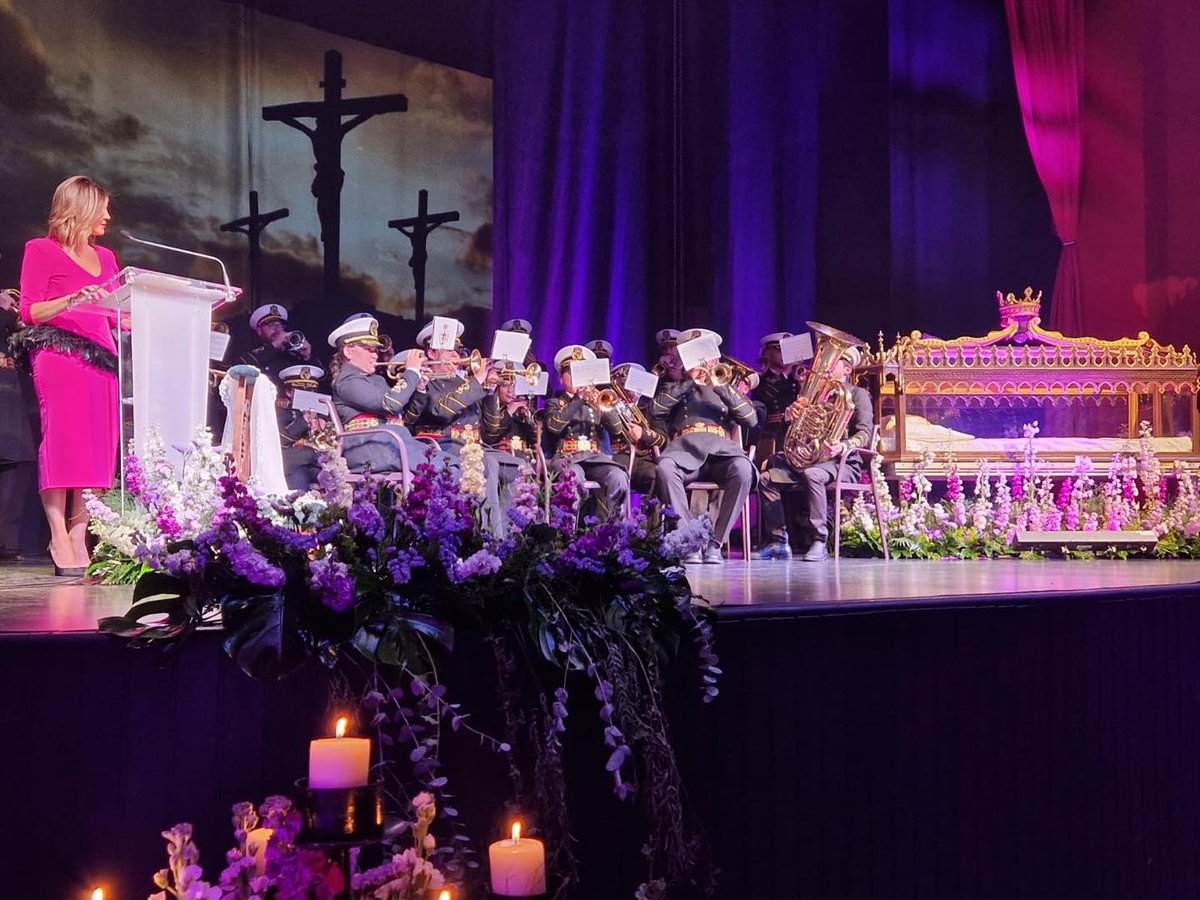 tuweb_tv's tweet photo. 🖨▶️ La periodista murciana, Encarna Talavera pone voz a la Semana Santa de Santiago de La Ribera con un pregón en el que remarcó la hermandad, unión y paz , valores con los que se vive la pasión, muerte y resurrección de Jesucristo. 22.00h #ActualidadInformativo https://t.co/febAooK2o9