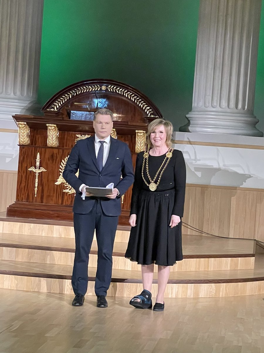 Tämän vuoden #JVSnellman palkinnon saa <a href="/TimoMiettinen/">Timo Miettinen</a> <a href="/helsinkiuni/">University of Helsinki</a> ja avaa julkisen keskustelun tulkintataitoa. Tarvitaan arvostelukyky mielipiteiden ja totuuksien välimaastossa. <a href="/SariLindblom/">Sari Lindblom</a> #383 vuosijuhla