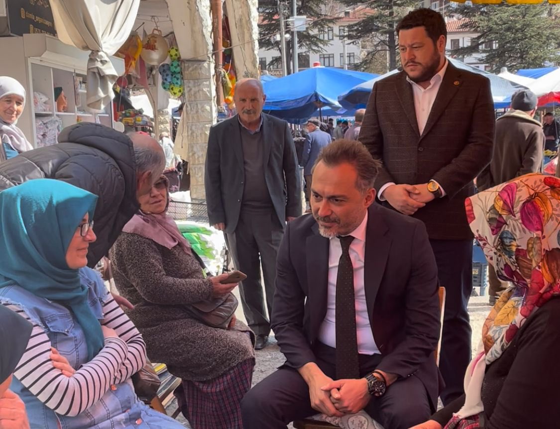 Bugün Akşemseddin Diyarı Göynük ilçemizdeydik. Anne tarafından da memleketim olan Göynük'te, CHP İlçe Başkanımız Sn.Necdet Yıldıran ve ilçe yönetimiyle bir araya geldik. Ardından Göynük'ümüzün güzel insanlarıyla buluştuk. Desteklerini esirgemeyen Göynük halkına teşekkür ediyorum.