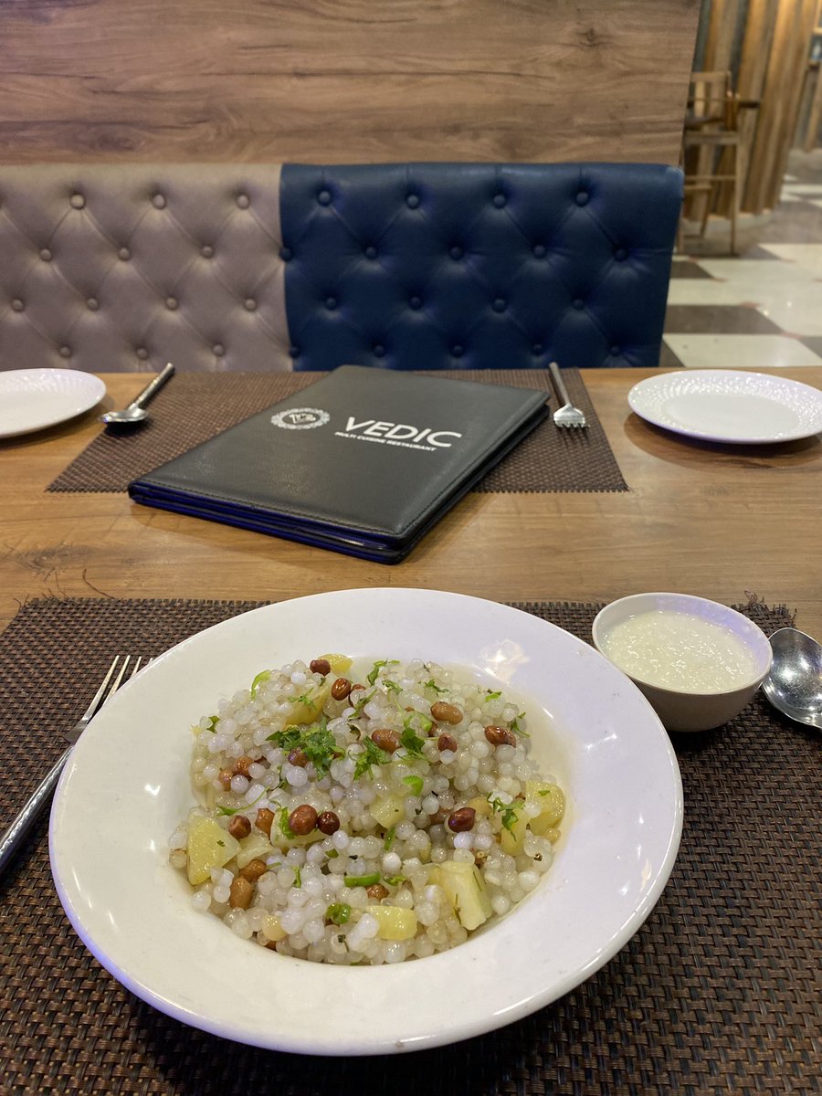 Vedic_restro's tweet photo. Pure essence of devotion during the auspicious month of Navratri,
Try our fasting delicacies like Sabudana Vada and Sabudana Khichdi by ordering online or dine in. https://t.co/6WigAgBgnz