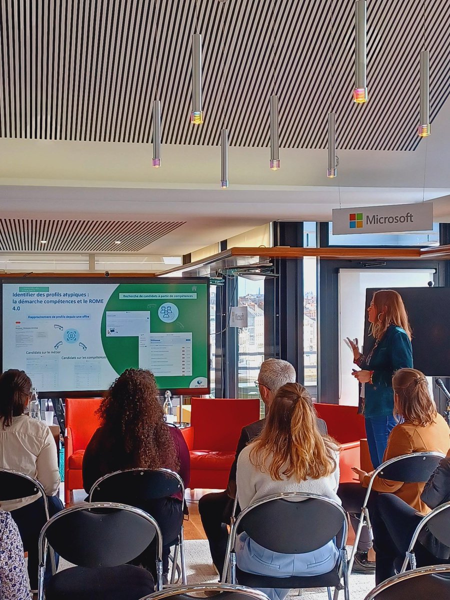 microsoftfrance's tweet photo. @pole_emploi @LaCL2E @CorinedeBilbao @Europe1 #AVousLaTech
Mardi dernier, nous étions à Nantes 📍pour discuter recrutement inclusif et faire l'état des lieux du recrutement dans la région @paysdelaloire 🤝 Une belle première date pour cette initiative de l'emploi dans la #tech ! https://t.co/LaZQnNiy88