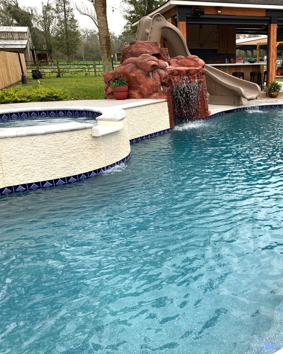 LucasFirminPool's tweet image. Is your beloved pool taking on a weather-beaten look? We can help with that! Our pool replaster and remodel services can make your pool the makeover it needs. #poolreplaster #poolremodel #swimmingpool #poolupgrade #poolcontractor #poolbuilder