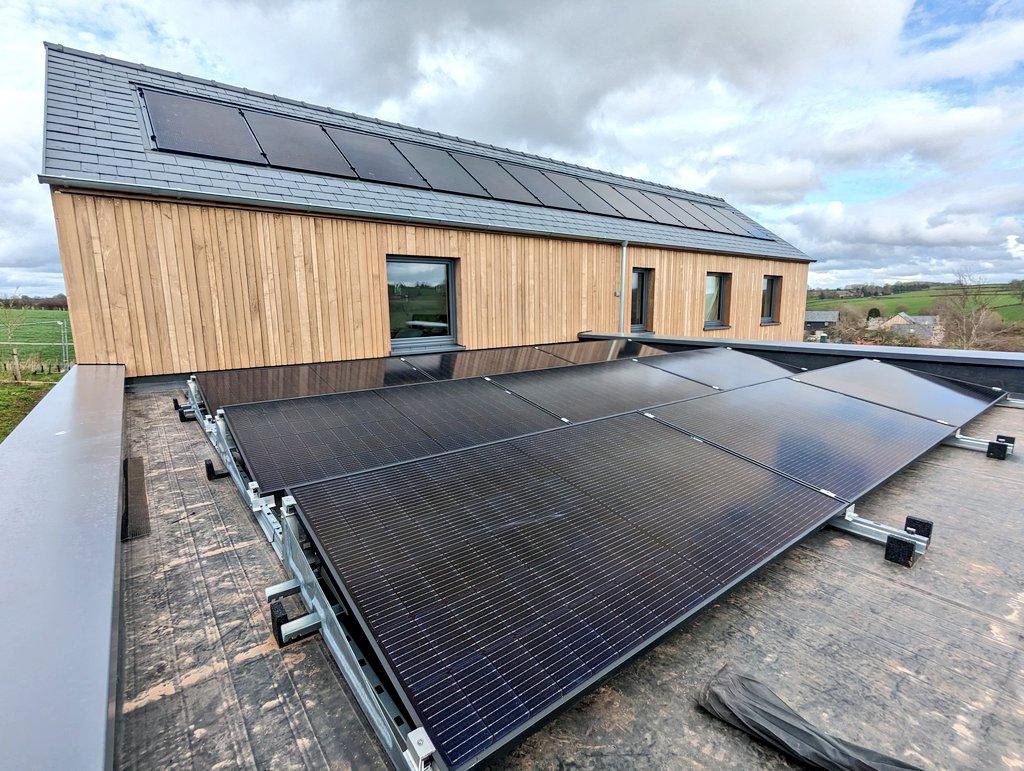 finlaySimpson11's tweet photo. Last few snagging jobs to finish today including putting up Oli's bat boxes.
Probably my last day on this job unless I'm back for the snagging of the snagging.
Everyone is pretty chuffed with the way this one has turned out!
#carpentry #passivhaus #mwconstruction #architype https://t.co/Uj04gcSXd4