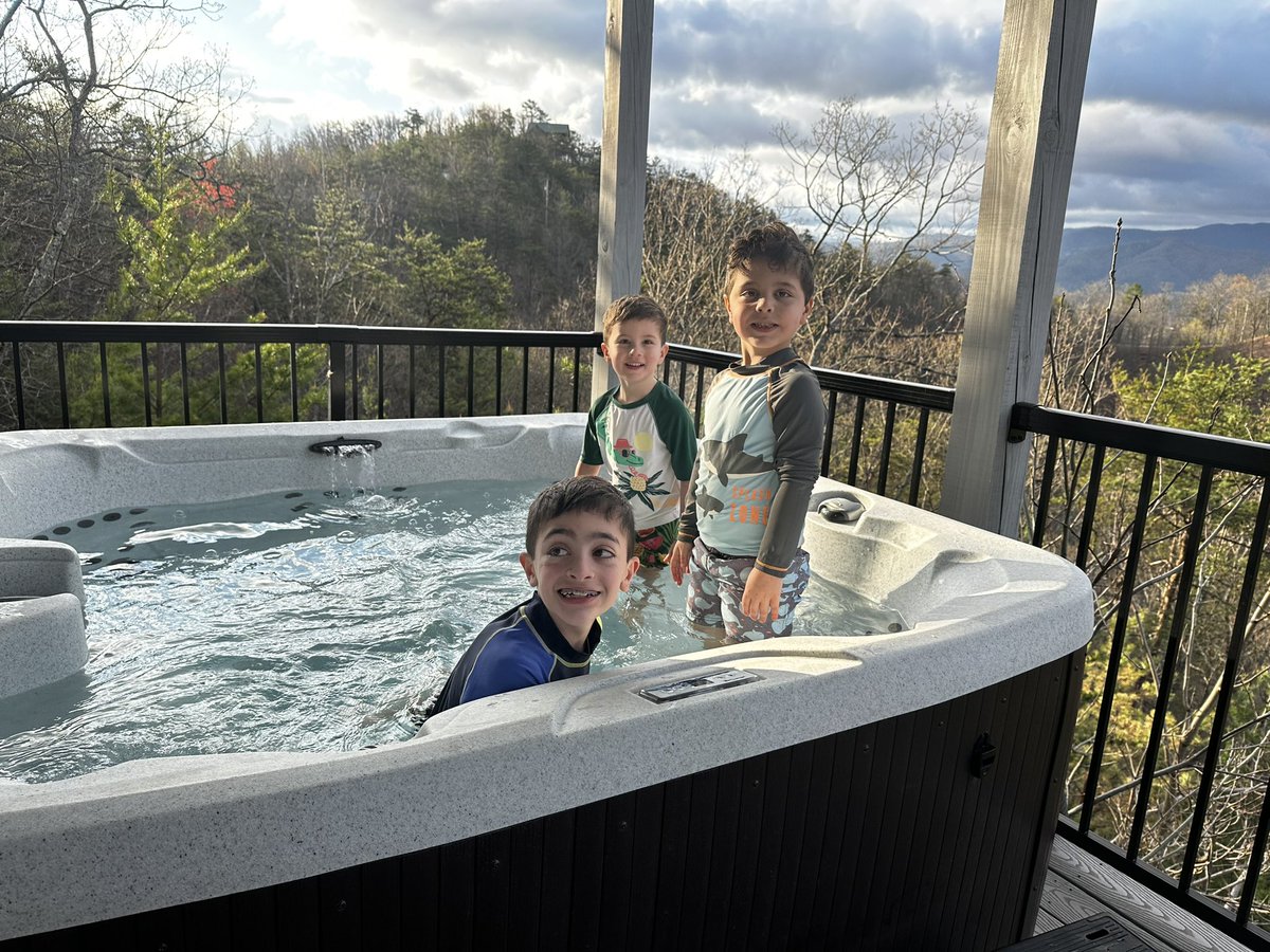 Tracey Ratner tweet media