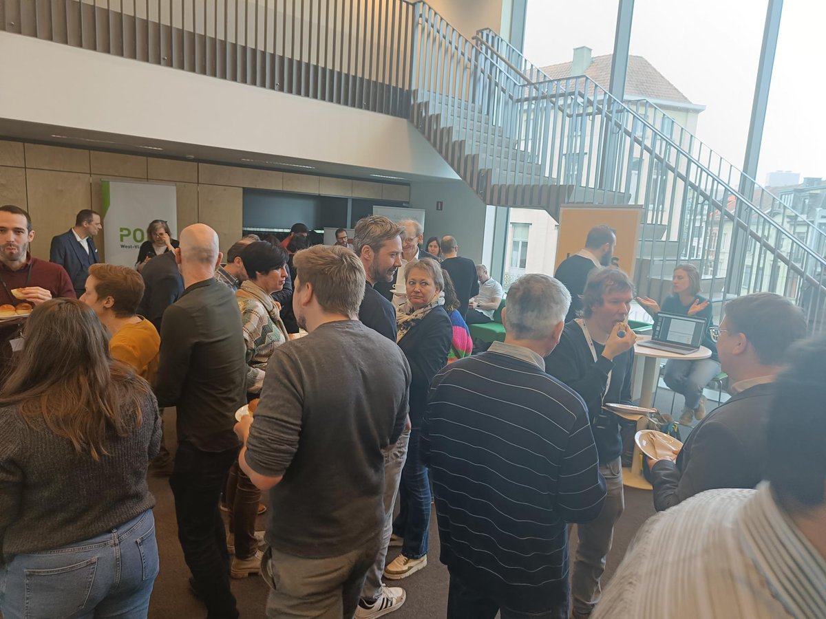 VERA_eGov's tweet photo. Mooie opkomst vandaag tijdens het #CityOfThings Inspiratiemoment v #EFRO & @VLAIO_be!😀
#VERA-collega's Tinne en Jan stelden er de tool #LocusFocus voor op een infomarkt en lieten zich inspireren door alle andere #smarteconomy projecten 💡
#netwerken #POMVlaamsBrabant #Leiedal https://t.co/vCquxNjz3z