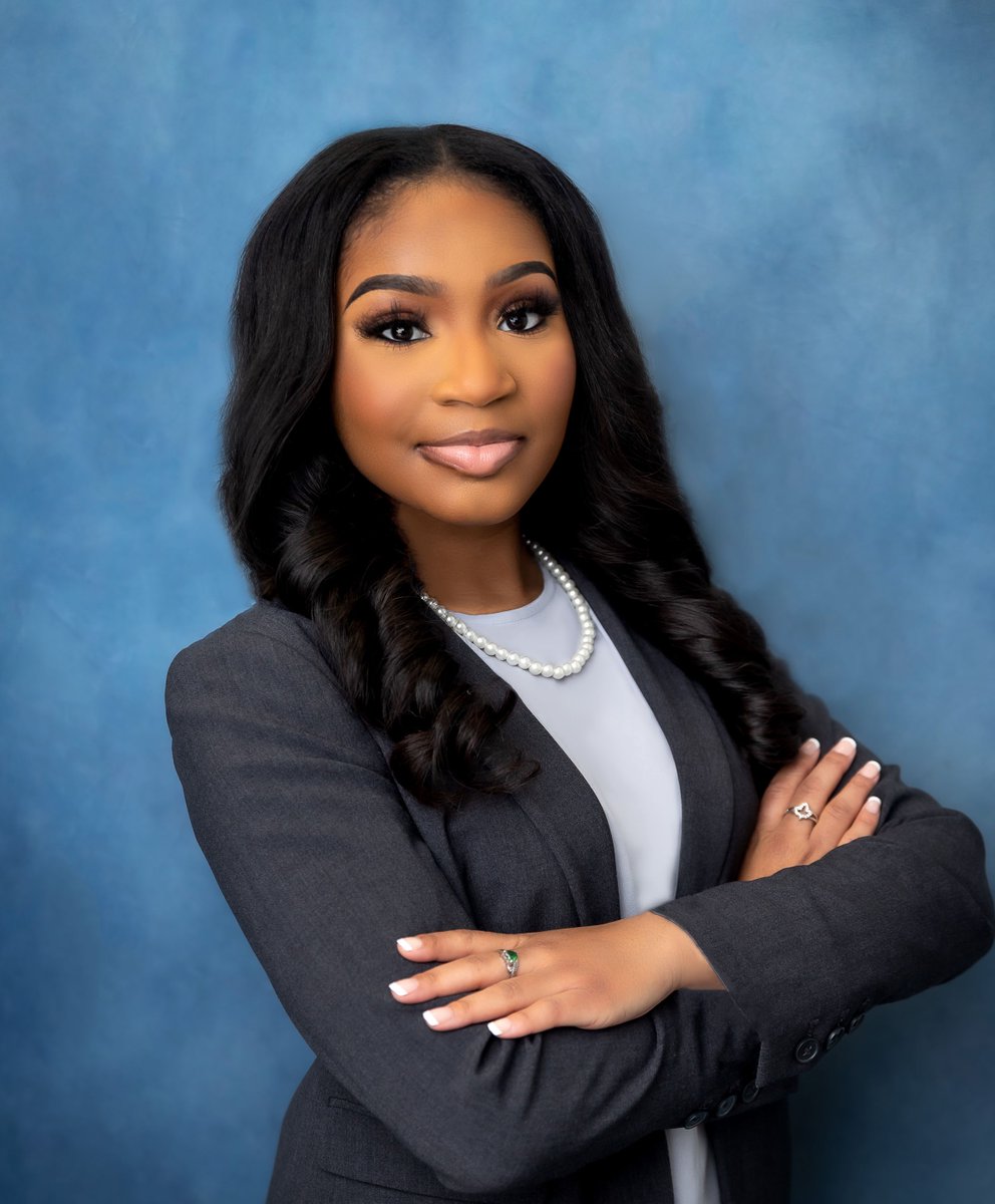 Jordan’s professional headshots for her Criminal Justice program 👩🏽‍⚖️
#ChelleLaBellePhotography #ChicagoPhotographer #ProfessionalHeadshot