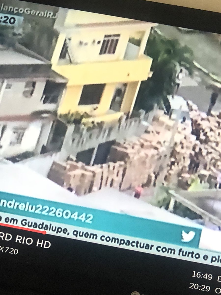 pejotadj's tweet photo. Depois o povo quer reclamar. Olha ae o flagrante. O mosquito voou e pegou será que o estado não conseguiria fazer um trabalho de monitoramento ? . #balancogeralrj @tinojunior https://t.co/6qZuIrT7yp