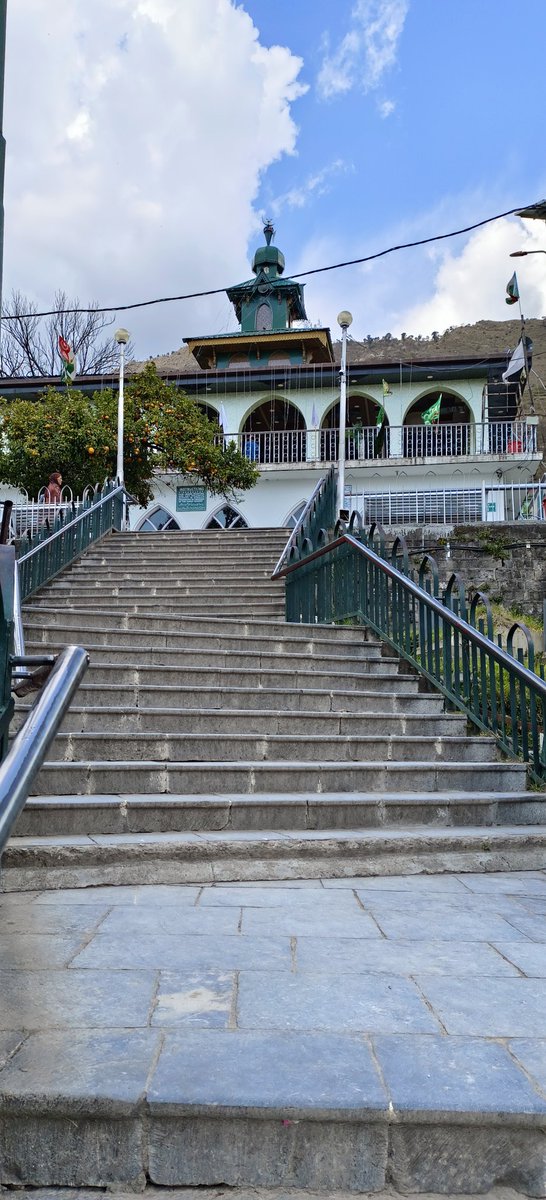 AsidQureshi2's tweet photo. Dargah Hazrat BABA GHULAM SHAH BADSHAH (RA)...Shahdra Sharief https://t.co/SlXoMtVhoz