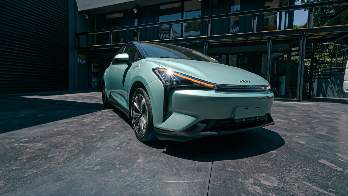 AutosyMas's tweet photo. Llegó a México #ARRA una compañía a la vanguardia en: diseño, autonomía, capacidad de carga y la completa tecnología con la que cuentan algunos de sus modelos. 🤩 ¿Qué opinas? #ARRAMex https://t.co/FKjgyaxxiN
