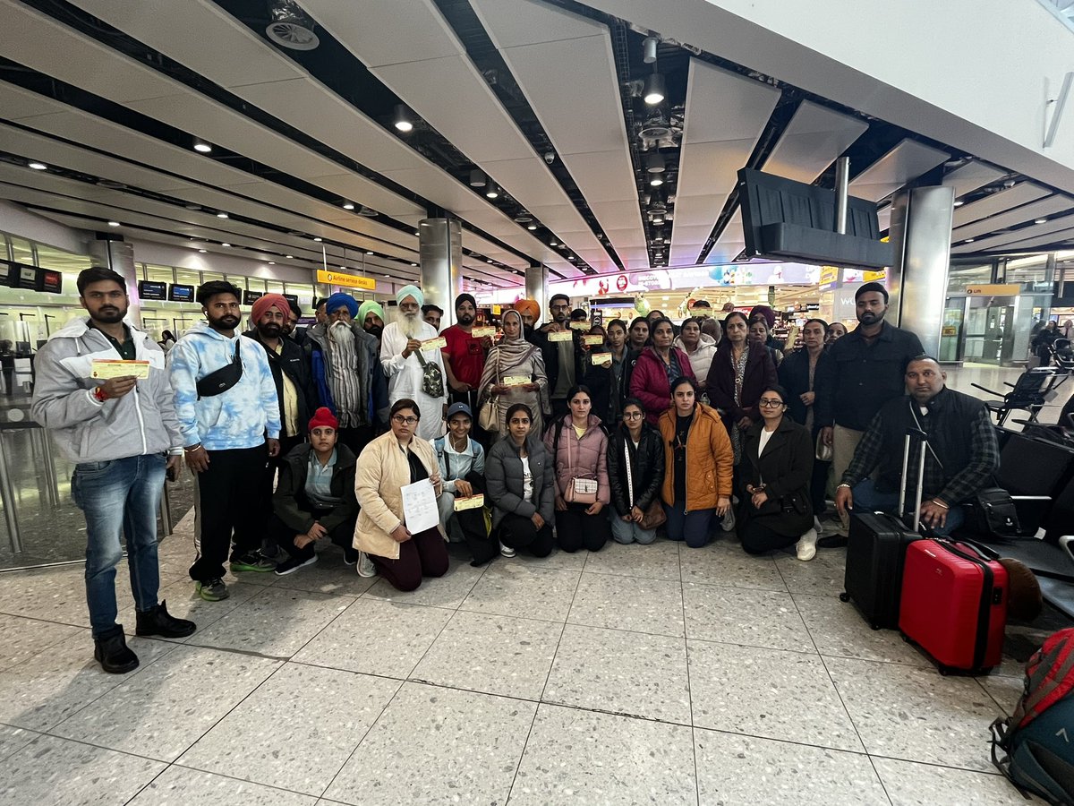 parulhanda16's tweet photo. Around 45 people stranded at London Airport due to the irresponsibility and delay in AirIndia Flight AI-161. People had a valid ticket of AirCanada AC-861 which was to be boarded in morning at 7:40 am. @fayedsouza @HeathrowAirport @airindiain #RNtata #aviationsafety #cnn #ani https://t.co/TRuFrgX5Vq