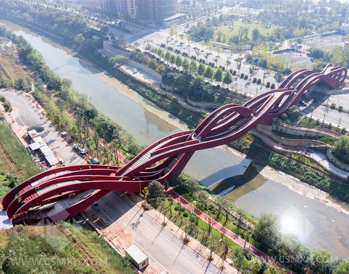 Rainmaker1973's tweet photo. The Lucky Knot bridge in Changsha, China is a topologically fascinating structure. It's effectively three bridges woven into one and it has no beginning and no end 

[read more: https://t.co/uywNdJgMoF] https://t.co/DMkNKajiAo