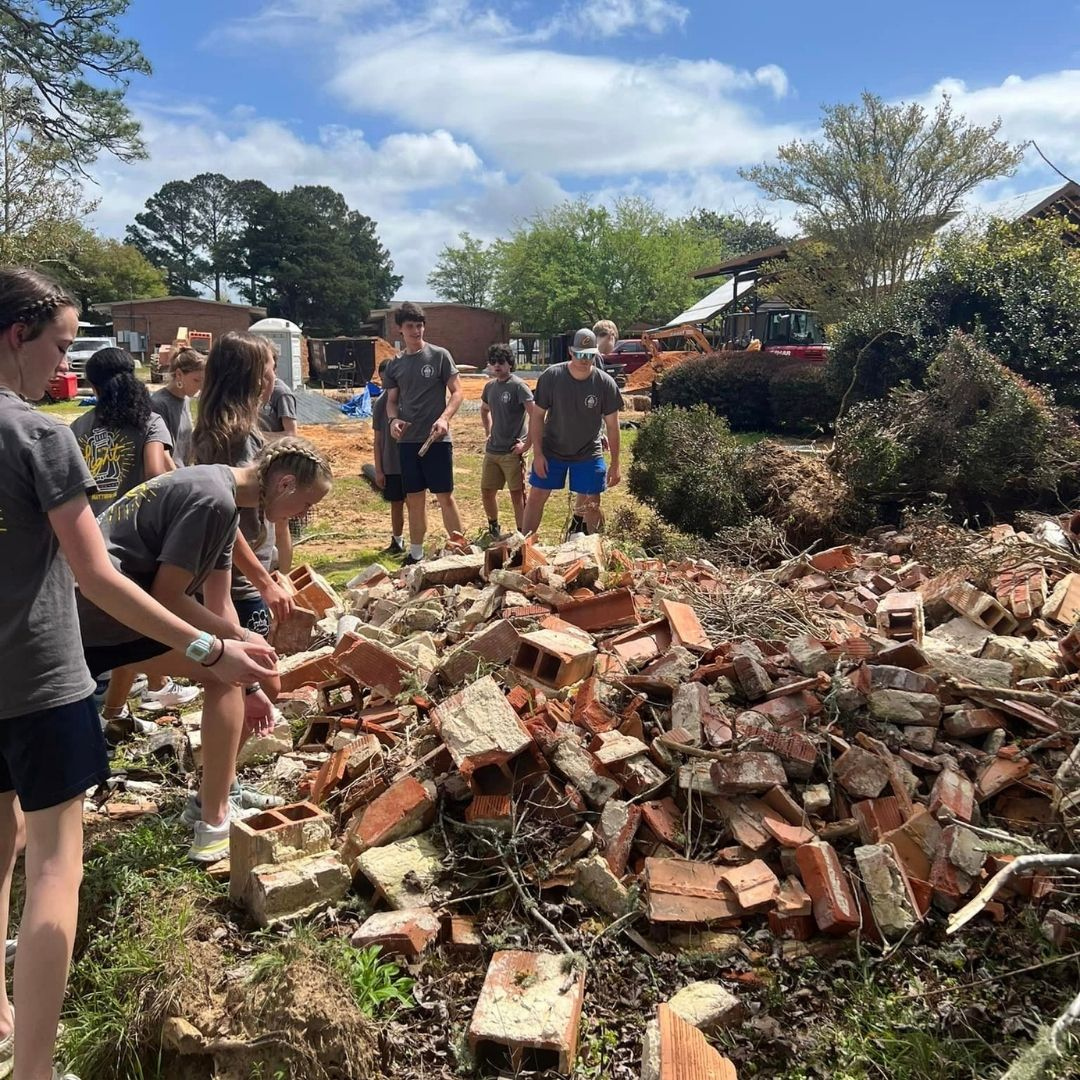 DeepSouthGREEN's tweet photo. Fhope Ed Enrich Fd's #OutdoorClassroom at the new Nest Campus in downtown Fairhope is coming along nicely! #EcologicalEngineering &amp; #RegenerativeDesign at play with the repurposed bricks being used in the #gabionwalls!
https://t.co/3Mna0ZXerR https://t.co/Z9eCFTR0M8