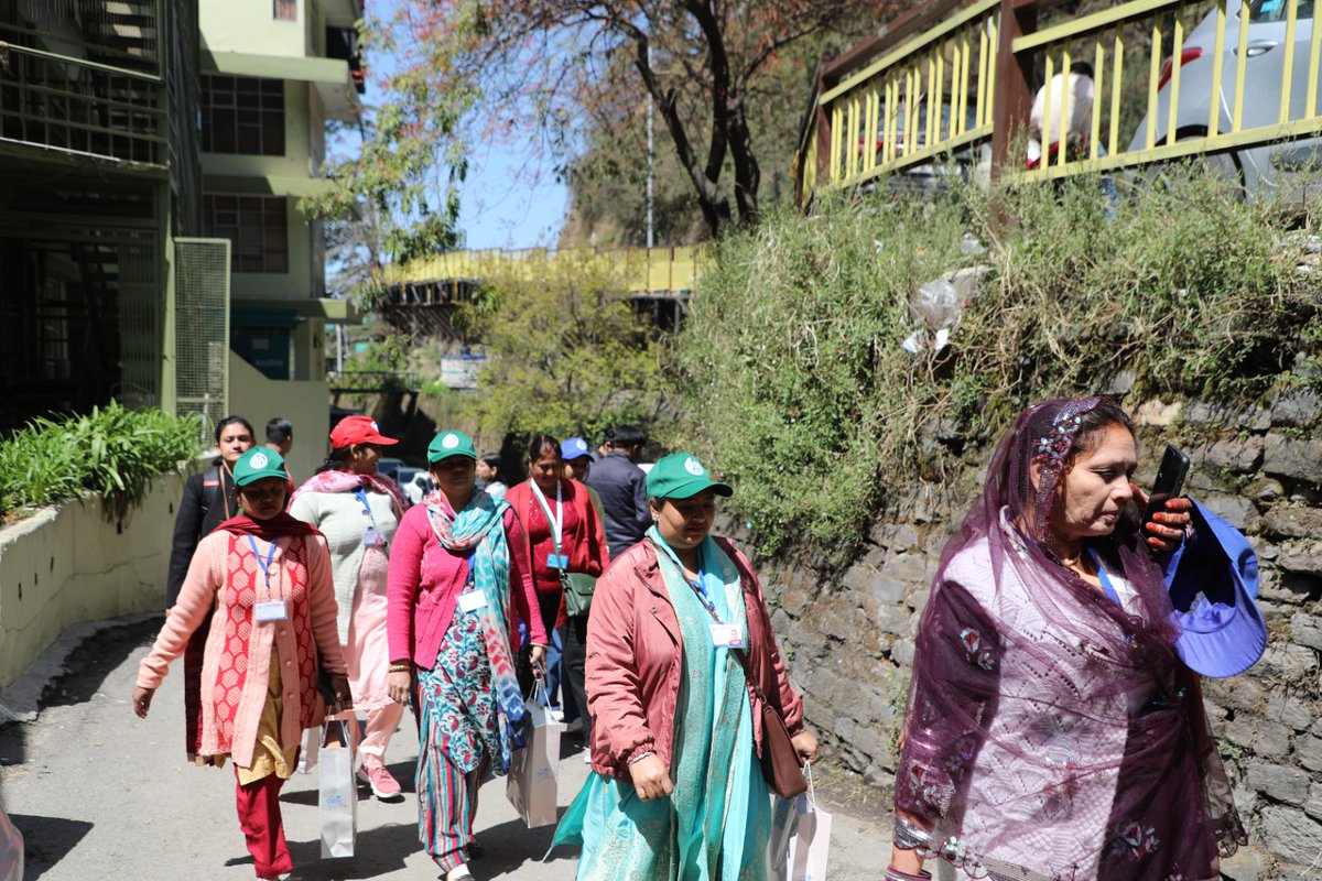 MCChandigarh's tweet photo. Chandigarh's Swachhata Doots having some fun at Shimla - Queen of Hills !!

#SwachhataYatra 
#Swachhotsav2023
#IndiaVsGarbage 
#WomenLedSwachhata
#WomenIconInSwachhata
#MissionSwachhChandigarh
#SwachhSurvekshan2023Chandigarh https://t.co/G8V2o8Cy6R