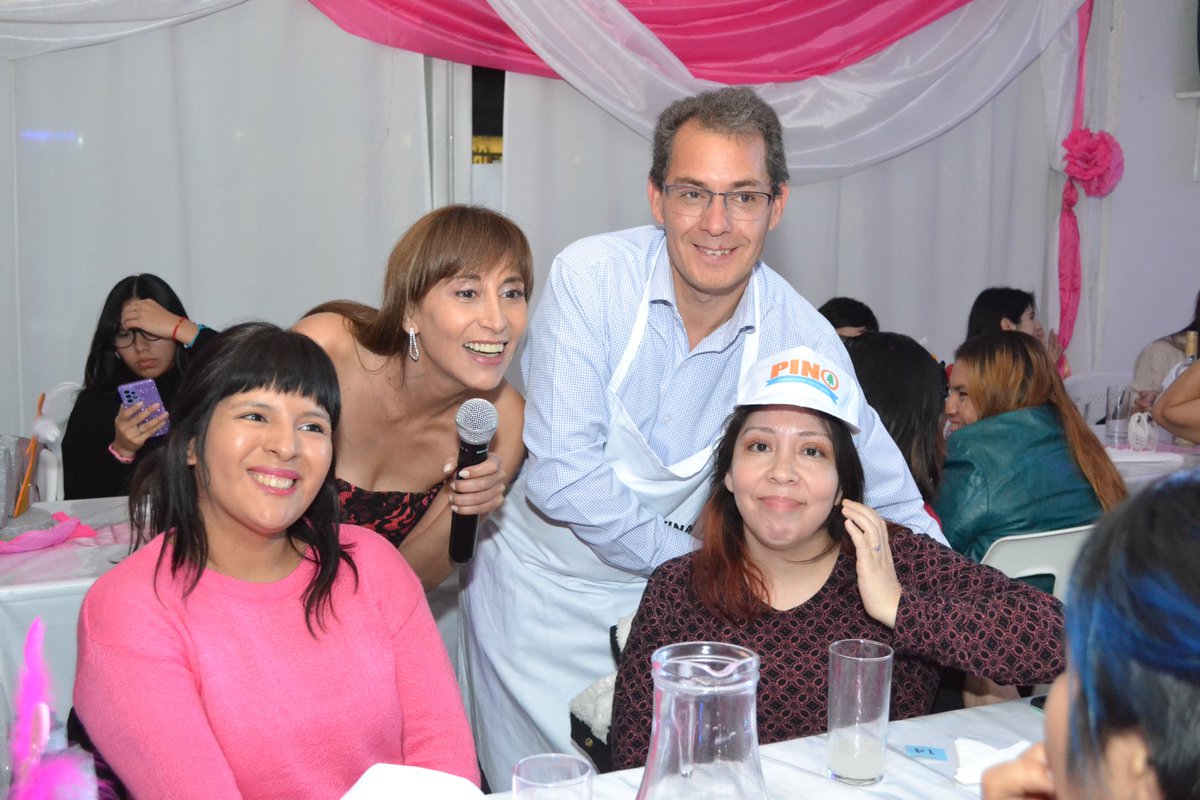 Pino_Ush's tweet photo. En el Centro Cultural "Nueva Argentina" llevamos adelante la décimo quinta cena de agasajo dedicada a las vecinas de Ushuaia. 

#ushuaia #mujeres #jcpino #crsitinalopez #pino2023 #equidad #proyectos #mujeresccna https://t.co/3QYw2DeRyL