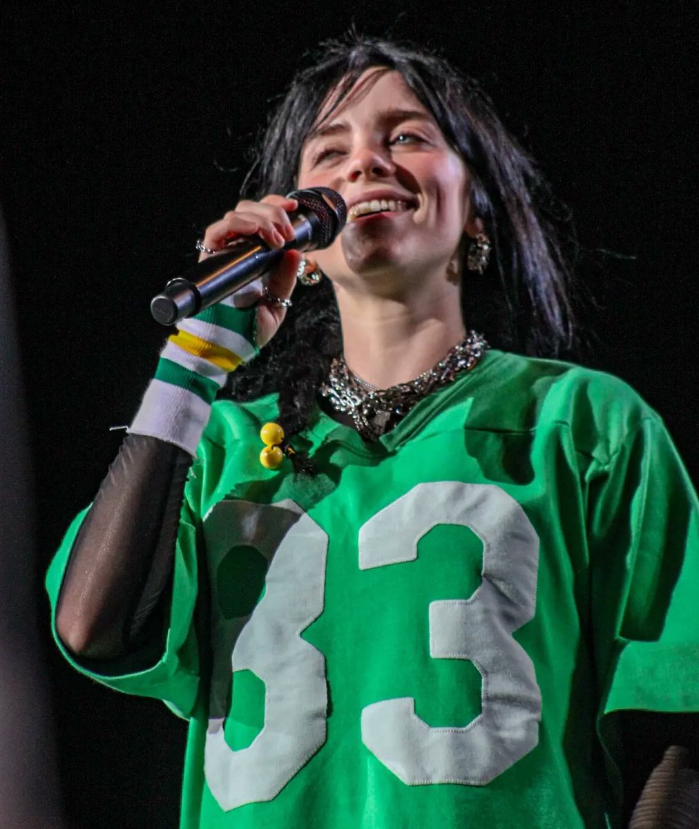 hilliexz's tweet photo. uma thread com momentos da billie eilish no Brasil🇧🇷🫶 https://t.co/BpgIFkqt8q