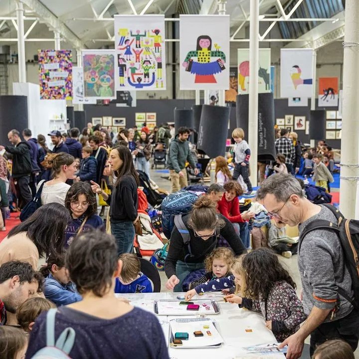edbakame's tweet photo. Samedi dernier: Inauguration du festival #loeildumonde

Photo par: Guillaume Kerhervè 
#oeildumonde #childrenbooks #festival https://t.co/QxZKw2aoPc