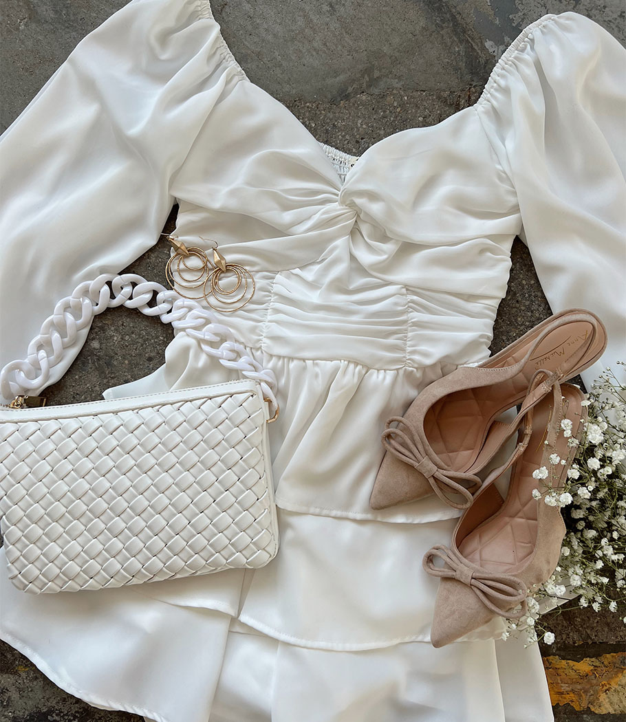 We're OBSESSED with this outfit inspo 💫 ⁠
⁠
Our off-white long sleeve tiered romper is perfect for any bridal look this Spring! ⁠
⁠
#BridalInspo #ForTheBride #Rompers #SpringLooks #SpringFashion #SpringStyles⁠