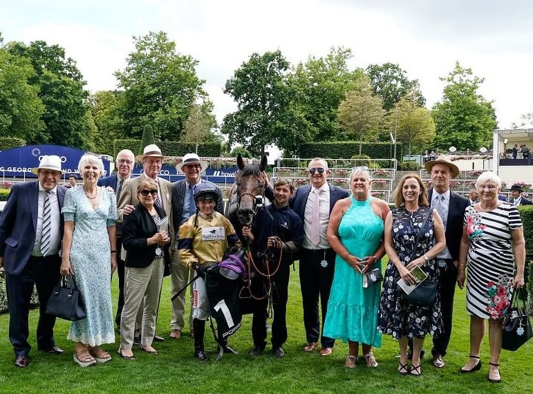 HambletonRacing's tweet image. The first turf entries of 2023 are officially in, and our flag bearer of 2022, Tempus, looks set to be in action on the first day. He's entered @DoncasterRaces in the Listed Mile Stakes for the @Archie_Watson team! 🏇💛💙 #ExcitingTimes #PatternRaces #SaturdayHorse #LetsGo