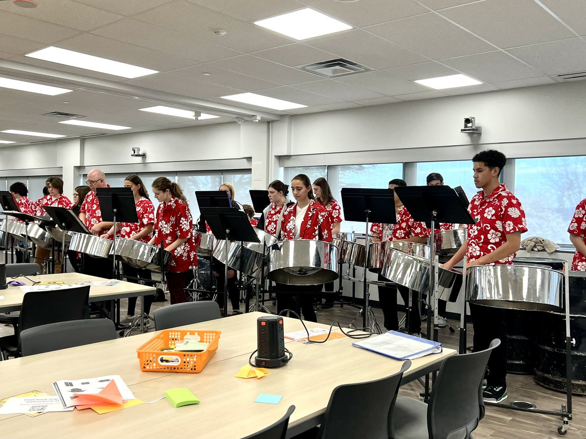 HenRyCreated's tweet image. Our lunch entertainment is better than yours! #pacreatecon