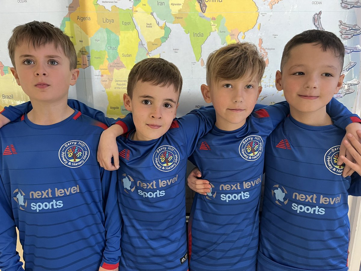BHPSMansfield's tweet photo. Good luck boys from #4LD https://t.co/9WRFN9weYo