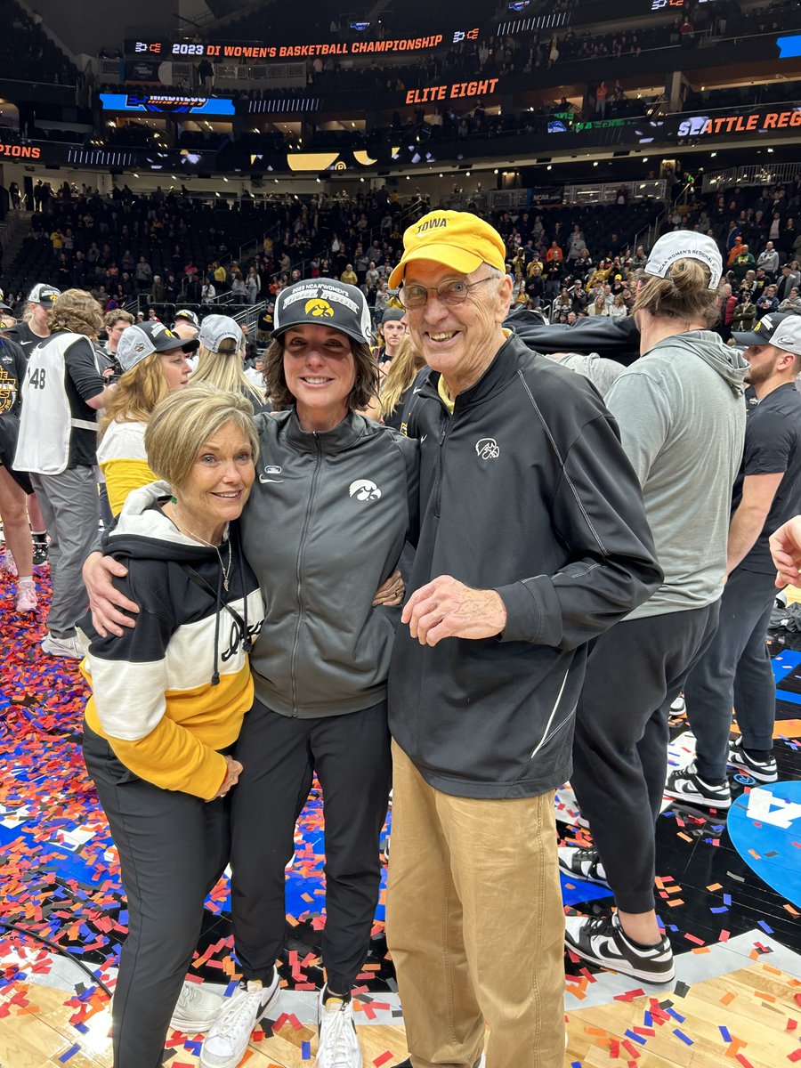 WintersetHusky's tweet photo. Congratulations to former Husky, Hawkeye, and now Assistant Women's Basketball coach at the University of Iowa- Abby (Emmert) Stamp on advancing to the Final Four!
#wintersethuskypride https://t.co/zY9VOESJhO