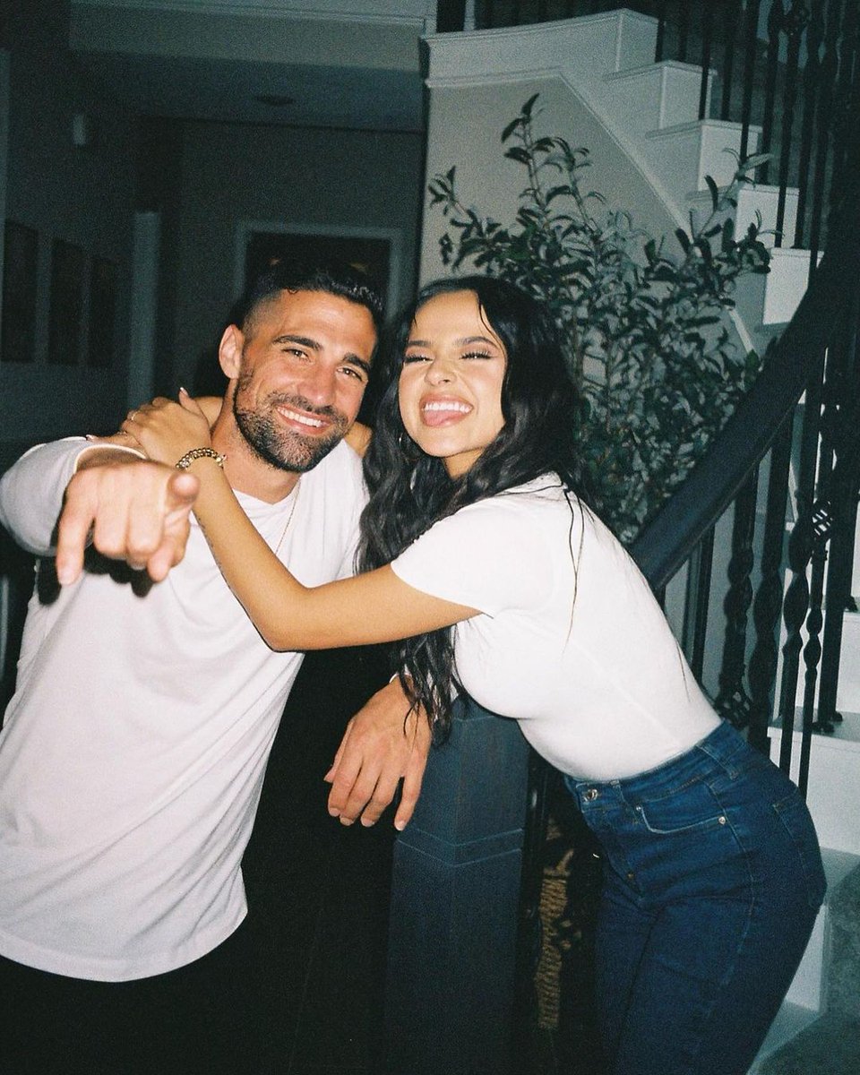ListinDiario's tweet photo. Prometido de Becky G, Sebastián Lletget, responde a rumores de infidelidad: "He lastimado y faltado el respeto a la única persona que amo más que a nada". 

#BeckyG #ListínDiario https://t.co/tsHxntAogM