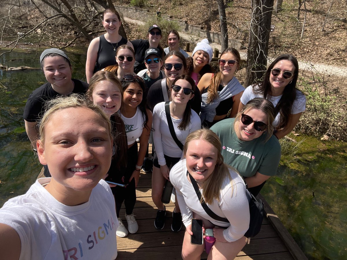 Such a pretty day for our sisterhood hiking event yesterday!!☀️