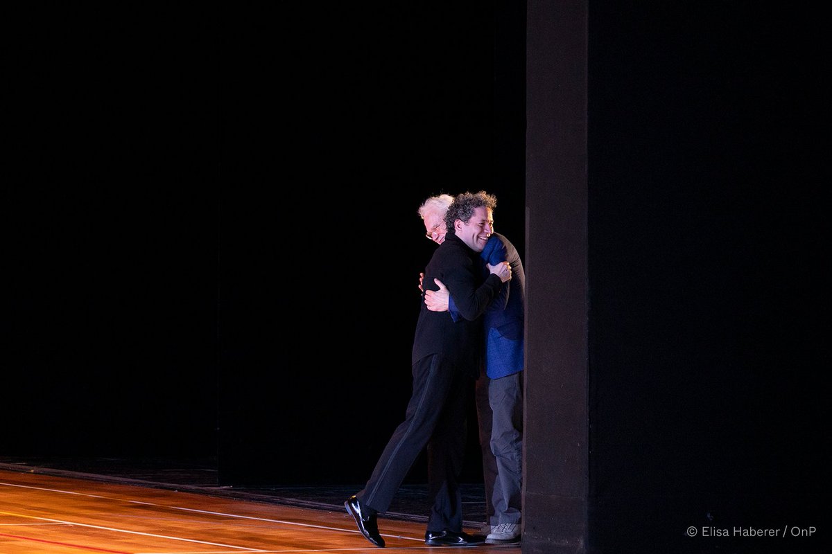 operadeparis's tweet photo. #NixoninChina
Retour sur la Première de l'opéra de John Adams mis en scène par Valentina Carrasco et dirigé par @GustavoDudamel, ce 25 mars à l'Opéra Bastille, en présence du compositeur (@HellTweet). 🎶👏 https://t.co/UA9wDwe8O0 https://t.co/XEErxgi1Vr