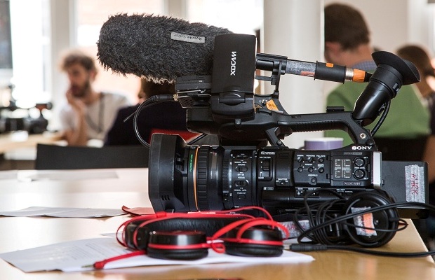 Film London (@film_london) on Twitter photo Factual Filmmaking for Beginners is a 10-day course taking place at <a href="/lfsorguk/">London Film School</a>
This intense course will provide participants with the fundamental toolkit to develop, shoot and edit their films.
lfs.org.uk/workshops/lfs-… Factual Filmmaking for Beginners is a 10-day course taking place at <a href="/lfsorguk/">London Film School</a>
This intense course will provide participants with the fundamental toolkit to develop, shoot and edit their films.
lfs.org.uk/workshops/lfs-…