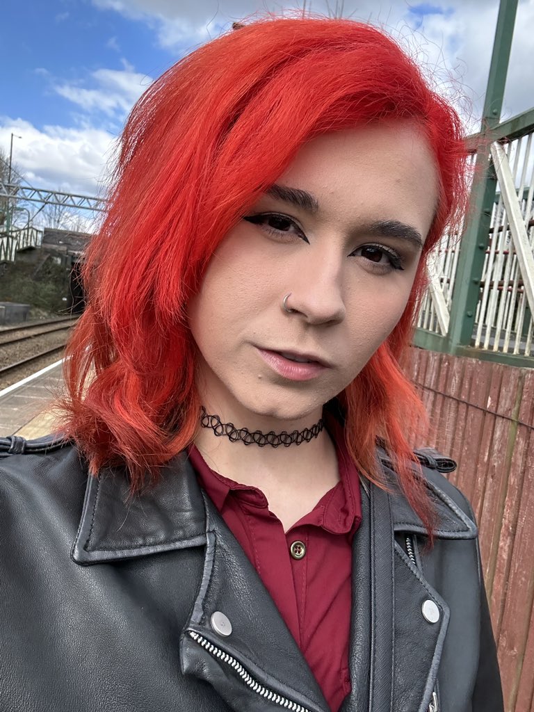 RageDarling's tweet photo. On my way back to London to actually watch the @DnDfilmUK this time round! I am SO friggin’ excited!! 😋
Also(!!) we’ll be finding out what the glorious D&D PC looks like this evening and who will be taking it home 👀🎁
@ASUSUK #ad #AMD #TUFadventure #ASUSQuest https://t.co/pDFjIXMhiF