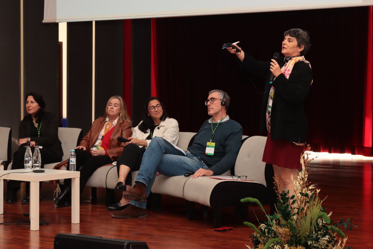 AgroGreenSUDOE's tweet photo. Asimismo, se llevaron a cabo dos diálogos que involucraron a actores de los tres países del territorio SUDOE (@Sudoe5) vinculados con el proyecto 🇪🇸🇫🇷🇵🇹. Diálogo I: "Claves para una mayor sostenibilidad alimentaria en el territorio SUDOE" #AgroGreenSUDOE https://t.co/6yIAz2yvSV