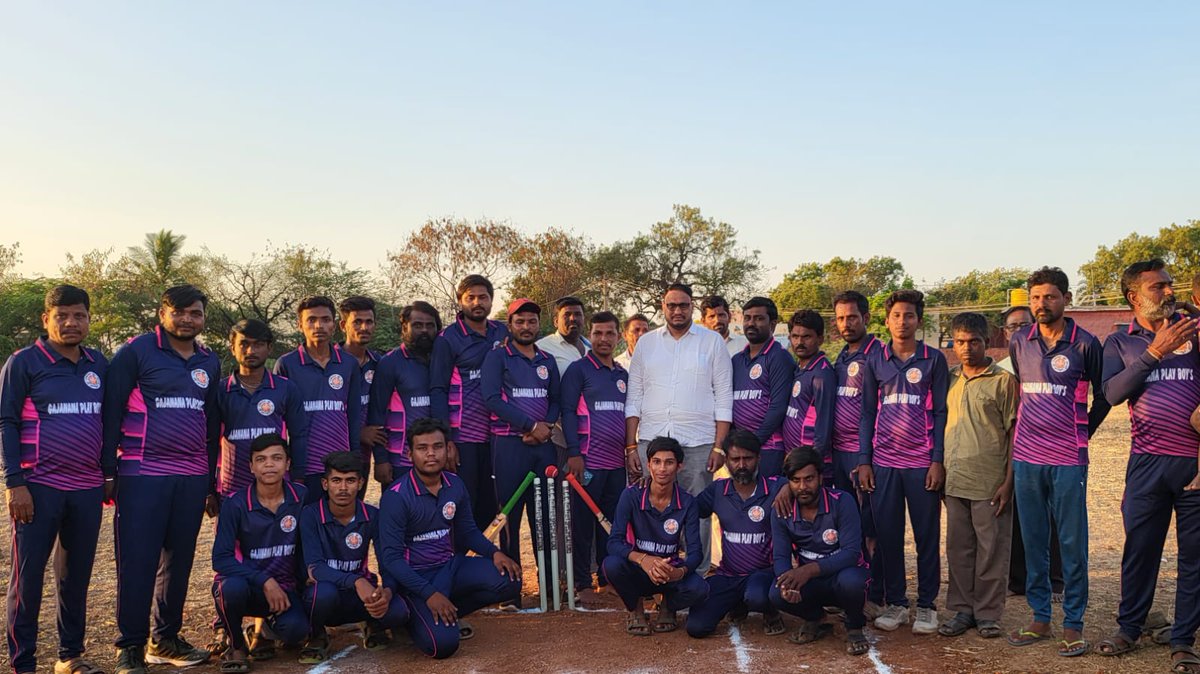 prasannapatilpp's tweet photo. 27.3.2023ರಂದು ಕನ್ನಾಳ ಗ್ರಾಮದಲ್ಲಿ ಹಾರ್ಡ್ ಟೆನ್ನಿಸ್ ಬಾಲ್ ಕ್ರಿಕೆಟ್ ಟೂರ್ನಮೆಂಟ್ ಉದ್ಘಾಟನೆ ನೆರವೇರಿಸಲಾಯಿತು ಊರಿನ ಗುರುಹಿರಿಯರು ಯುವ ಮಿತ್ರರು ಗಜಾನನ ಯುತ್ ಟ್ರಸ್ಟ್ ಸದಸ್ಯರು ಎಲ್ಲರೂ ಉಪಸ್ಥಿತರಿದ್ದರು #prathapgoudapatil #prasannapatil https://t.co/Gz1WslDJYS