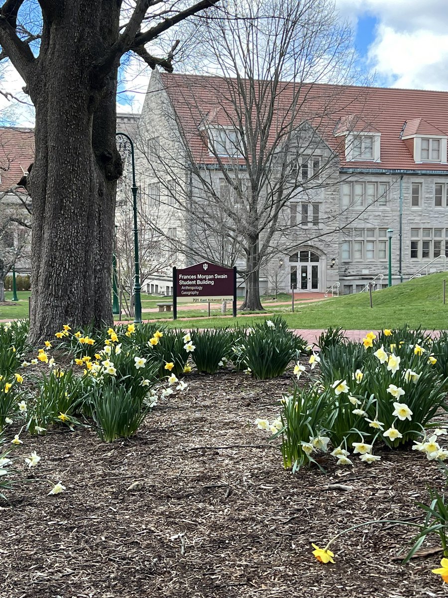 Spring’s in the air on the beautiful <a href="/IUBloomington/">IU Bloomington</a> campus. Nice to be there to celebrate the <a href="/IUSchoolofEd/">IU School of Education Bloomington</a> 100th Anniversary and receive a Dean’s Medallion Award. Many thanks to Dean <a href="/amorrone/">Stacy Morrone</a>. Congratulations to my fellow recipients!
education.indiana.edu/news/2023/jan-…