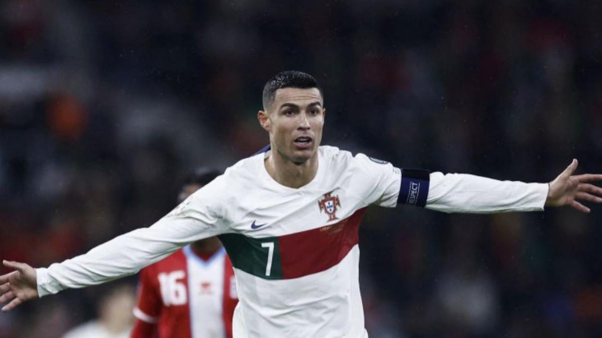 OfficialGaluhID's tweet photo. Cristiano Ronaldo Sukses Cetak Dua Gol di Laga Kontra Luksemburg - https://t.co/V8Go2pZ2nm
#CristianoRonaldo #Portugal https://t.co/V7B3aF5qX4