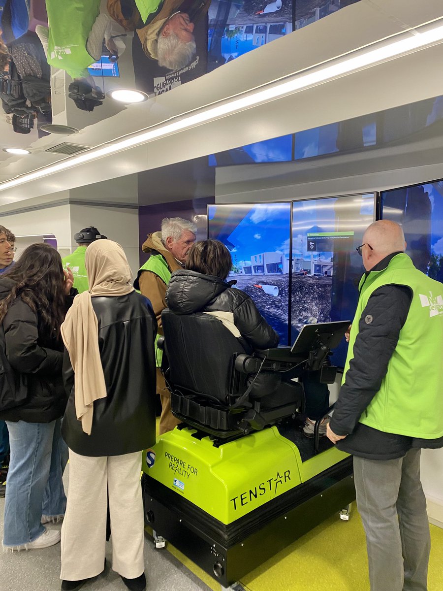 Caravane des Métiers 👉 c’est parti pour une nouvelle semaine ! 
Étape aujourd’hui à Decines, au <a href="/GroupamaStadium/">Groupama Stadium</a> avec <a href="/AURAOrientation/">Auvergne-Rhône-Alpes Orientation</a>📍

Une belle étape avec une forte affluence. De nombreux jeunes se sont prêtés au jeu des animations dans le camion #NewGeneration 👷
<a href="/BTPRhone/">Fédération BTPRhône</a>