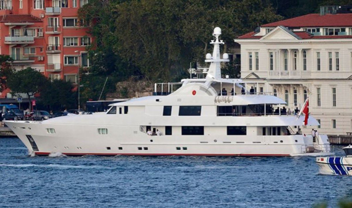 Eski Cumhurbaşkanı Ahmet Necdet Sezer'in masraflı bularak Deniz Kuvvetleri'ne devrettiği Yakamoz isimli lüks yat, Cumhurbaşkanı Erdoğan tarafından Cumhurbaşkanlığı'na geri alındı.

(2022)