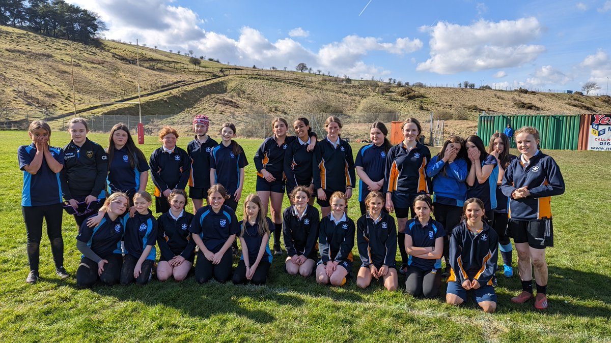 Rugby 7's Round Robin today with @DragonsHUBs colleagues in preparation for Friday's @UrddWRU7 Thank you to @YGTCS_Rugby for hosting and @RCCS_Rugby for making the trip as well. After months of waiting Year 7 girls finally got to take the field and represent @KingHenrySchool 💪🏉