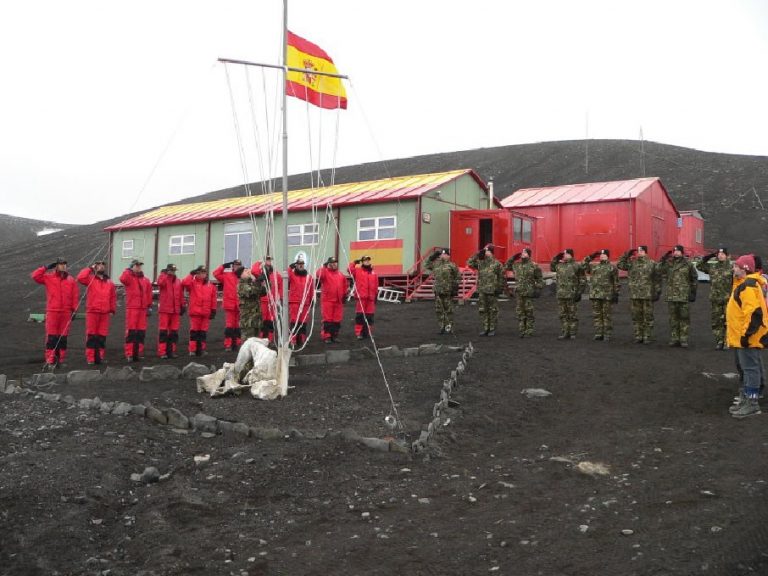 #TalDiaComoHoy #27marzo hace 420 años Gabriel de Castilla descubre la #Antartica, había zarpado desde Valparaíso en busca de piratas y una tormenta lo lanzó hasta el continente blanco. España tiene una base q lleva su nombre.
#Cadem
hispanismo.cl/2022/03/01/ant…