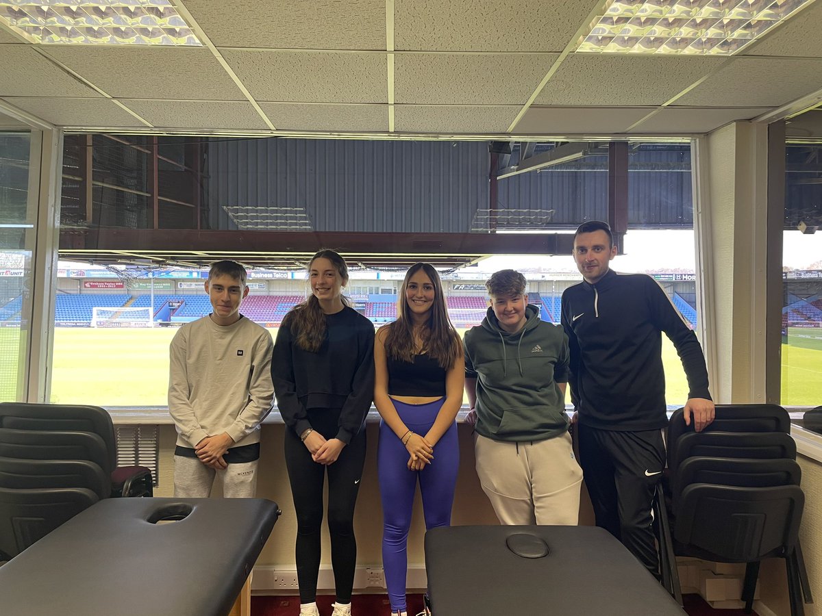 SportNLC's tweet photo. Our @NorthLindsey @VTCT_uk L3 Sport Massage 💆🏻 students have been gaining valuable experience at @SUFCOfficial delivering massages to the players ahead of their fixture tomorrow evening #TeamNLC https://t.co/YknT9A9zOd