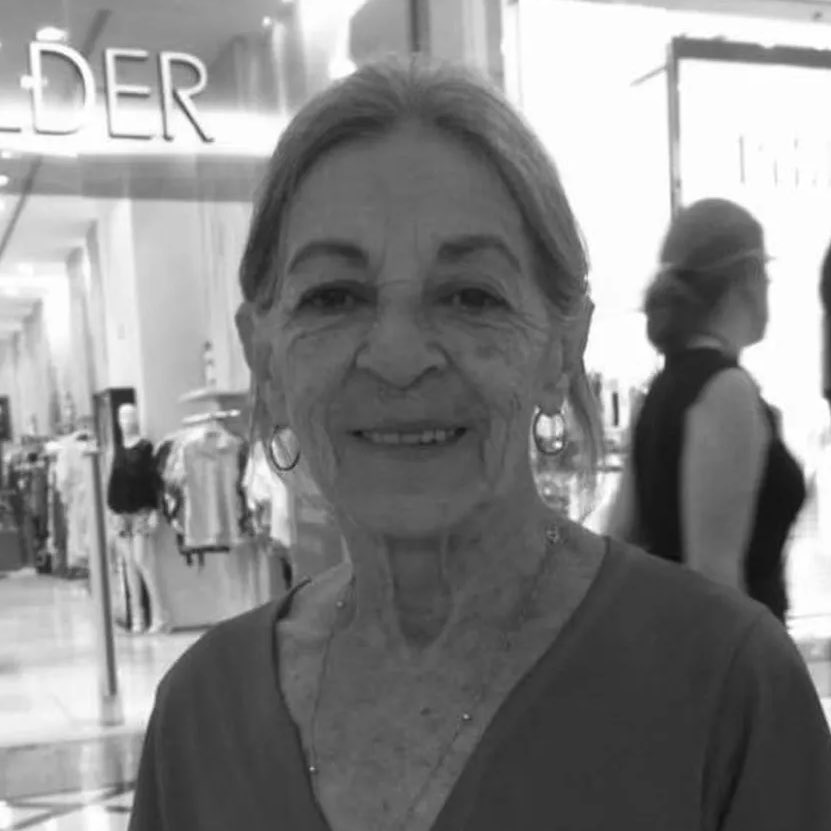 choquei's tweet photo. 🚨BRASIL: Professora de 71 anos que morreu em ataque dentro de escola  ensinava como “propósito de vida”: 

"Ela era uma pessoa dedicada a lecionar, como propósito de vida. Ela achava que ela tinha essa missão, em um país com tanta falta de educação, se ela pudesse mudar a trajetória de um aluno, ela já ganhava com isso”, contou a filha ao G1.