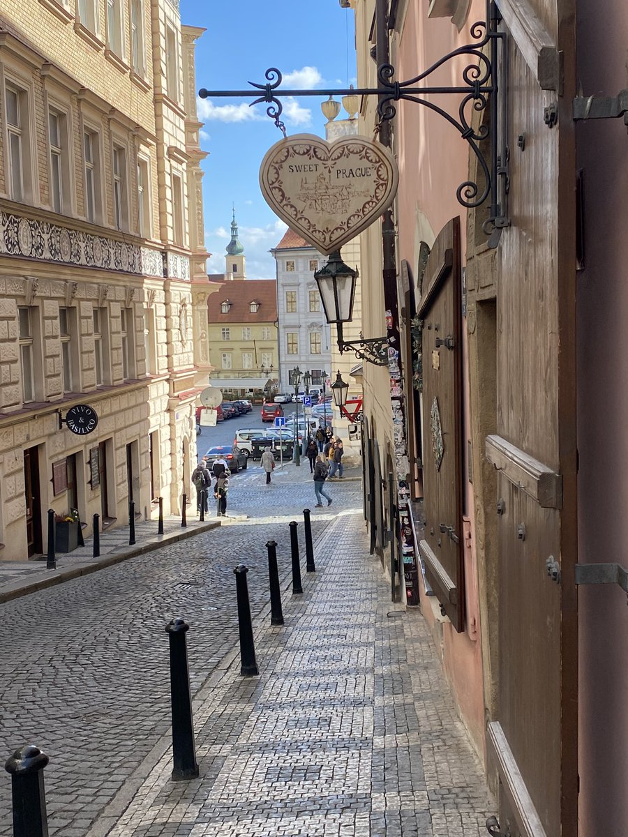 Lea Stonhill tweet media