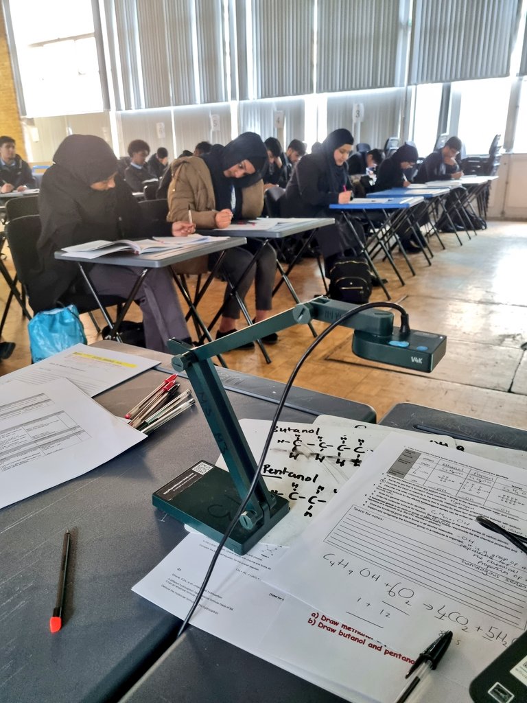 BibiChemistry's tweet photo. It's Monday intervention and where would we be without our #IPEVO visualiser...? 💭 #bestinvention
Students demonstrating resilience  (long day for many and fasting) and striving for #COREExcellence 
@CORERockwood https://t.co/mOO9dnGSRd