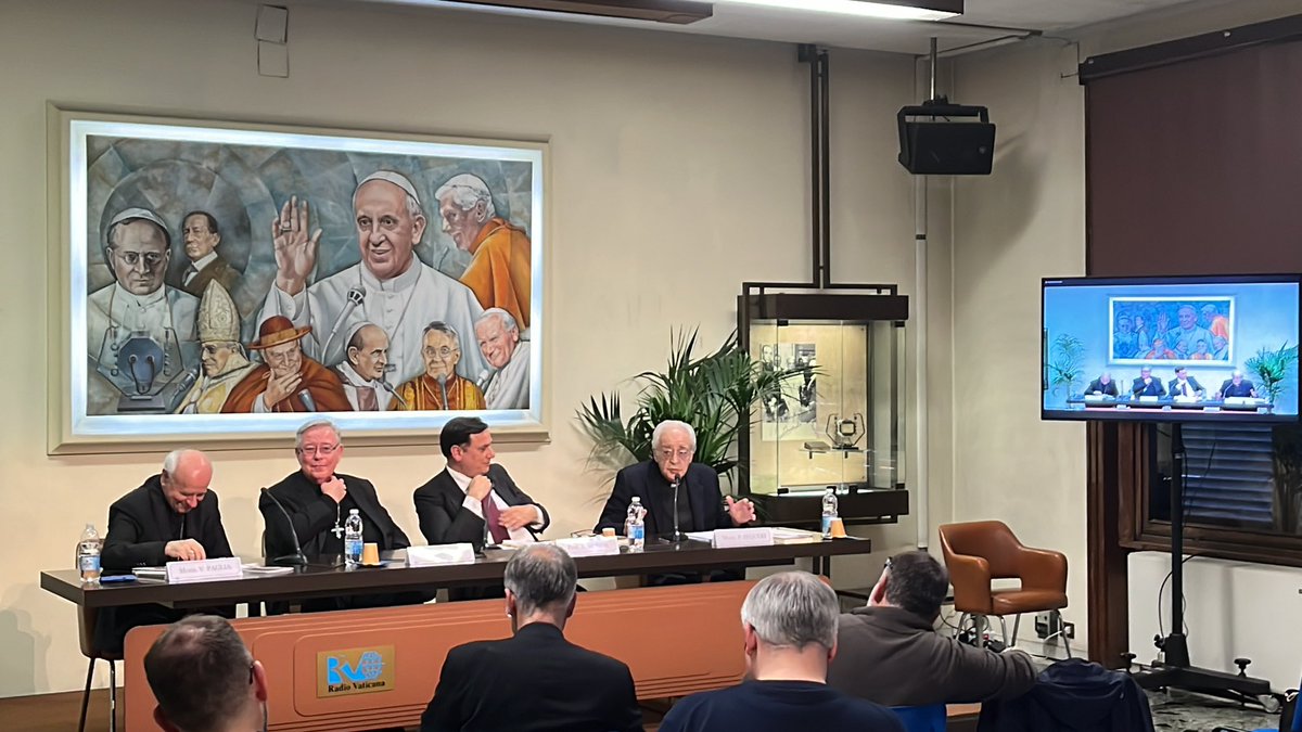 GuarinoValeria's tweet photo. Mons. Sequeri: la #teologia deve fare in modo che non esistano più i patiti di #Dio, bisogna smantellare questa costruzione illegittima. https://t.co/yy3BohtNS9